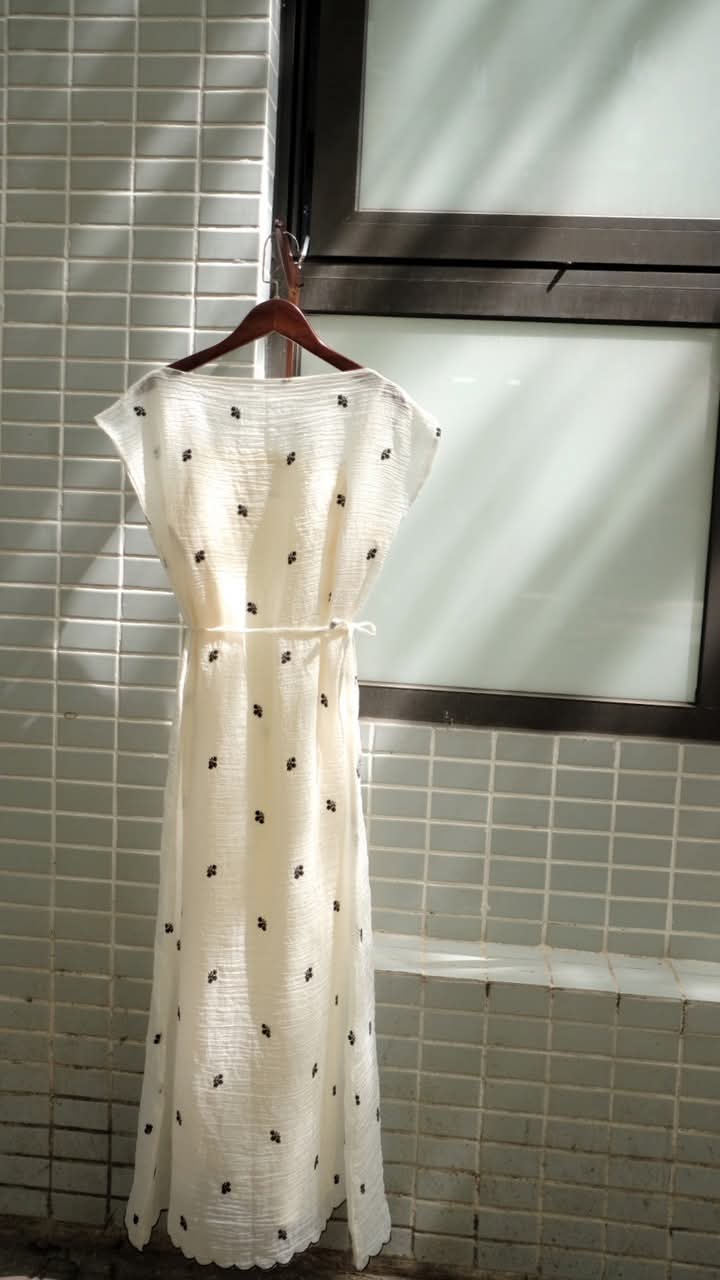 Lisa ditsy floral dress detail